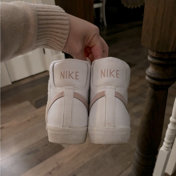 Women’s mid nike blazers - pink swoosh - Picture 3 of 5